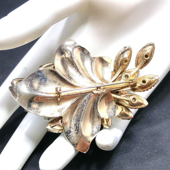 Vintage 1950s Molded Lava Glass Aurora Borealis Rhinestone Floral Brooch - Picture 3 of 10